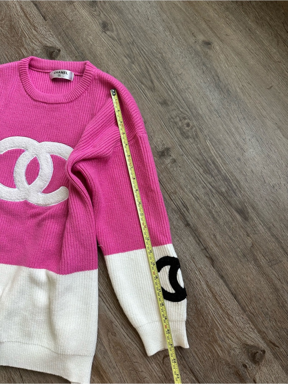 CHANEL Pink and White Sweater - Picture 4 of 5
